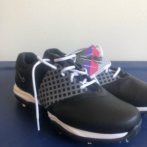 BRAND NEW NEVER WORN Nike Golf Shoes.